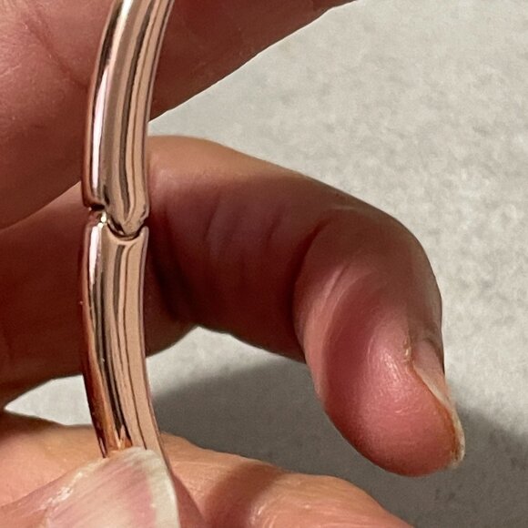 Kate Spade Love Lobster Hinged Rosetone Bangle Bracelet One Size 2-1/8" Inner - Picture 7 of 8